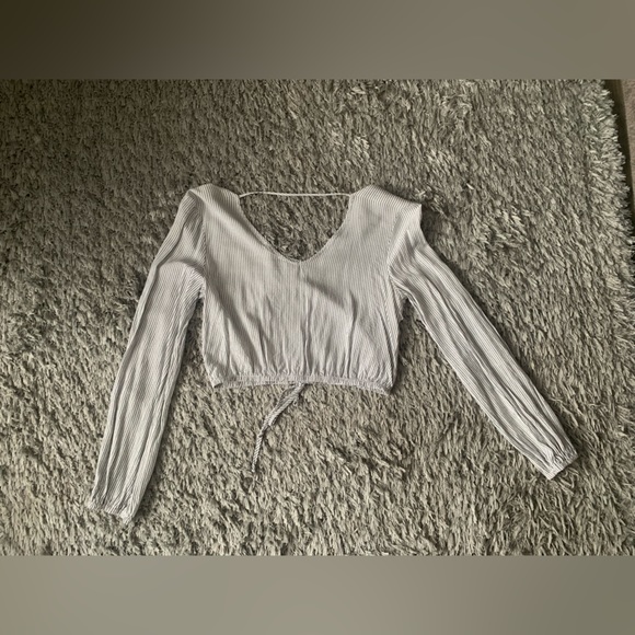 Cropped Long Sleeve - Picture 3 of 5